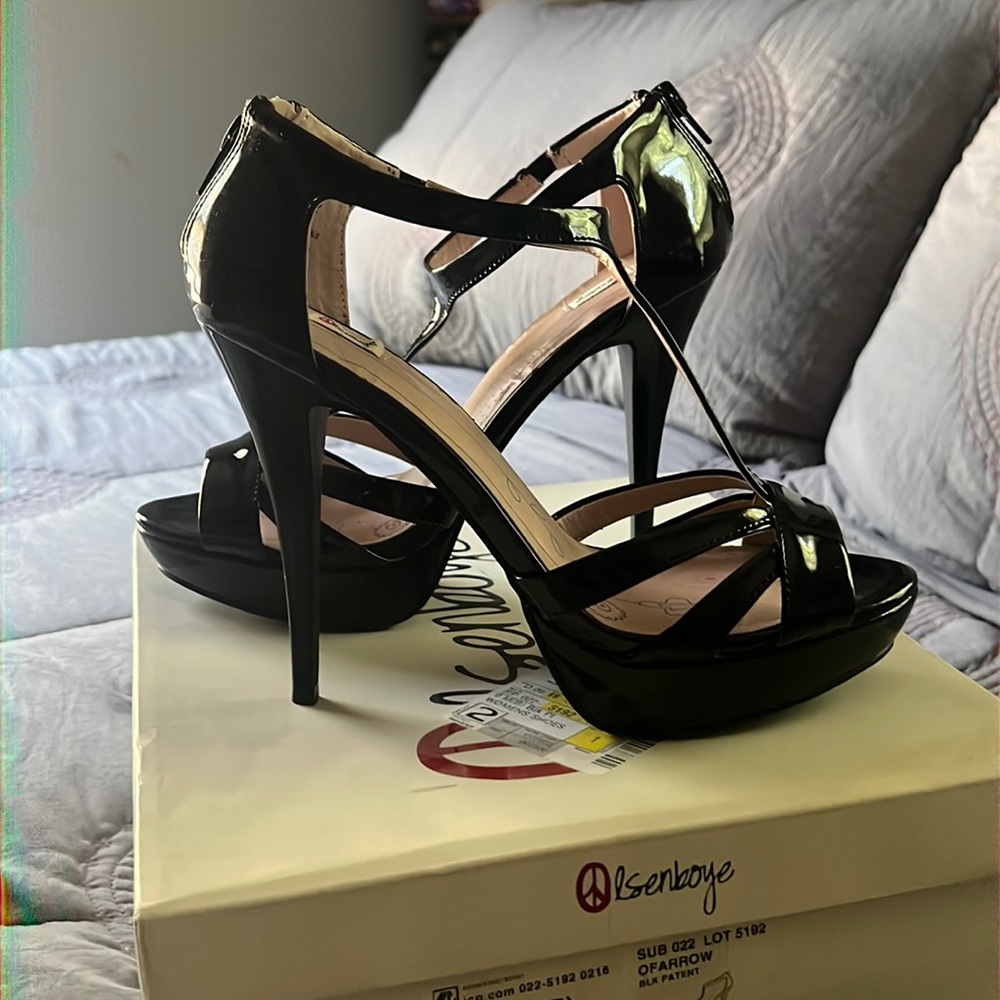 Brand new never worn pumps